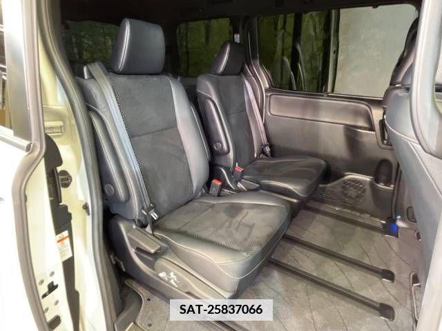 Toyota VOXY 2021-10 385163-9