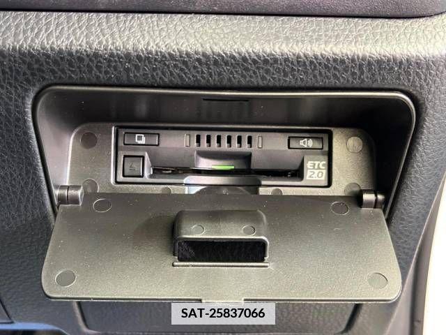 Toyota VOXY 2021-10 385163-7