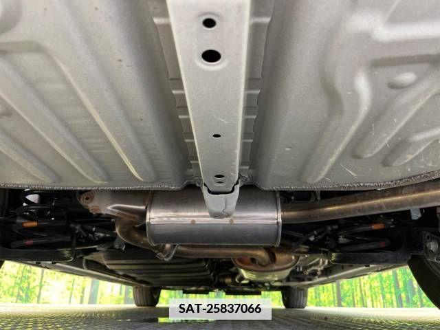 Toyota VOXY 2021-10 385163-19