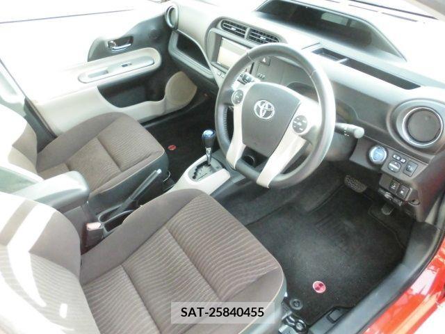 Toyota AQUA 2012-11 255906-1