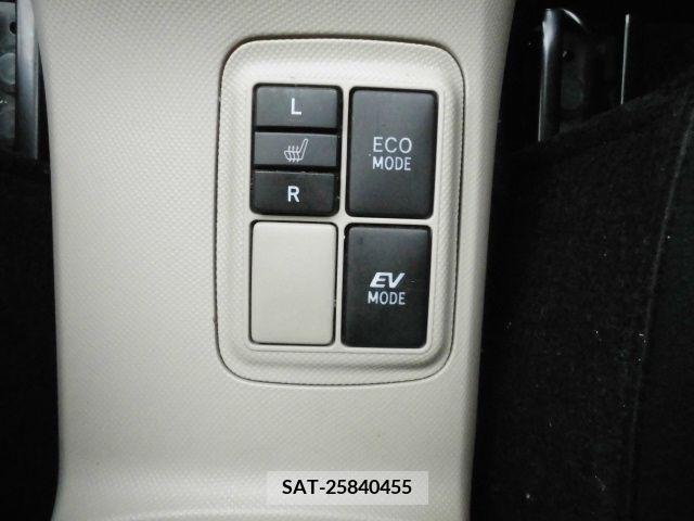 Toyota AQUA 2012-11 255906-12