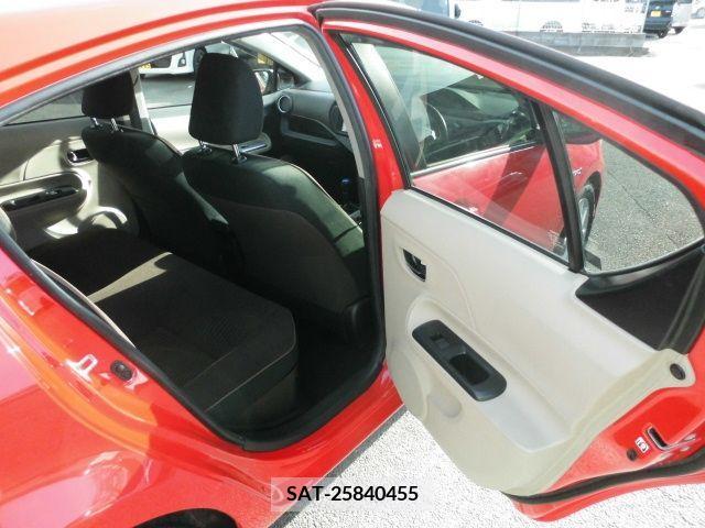 Toyota AQUA 2012-11 255906-13
