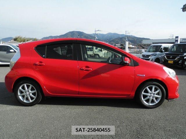 Toyota AQUA 2012-11 255906-6