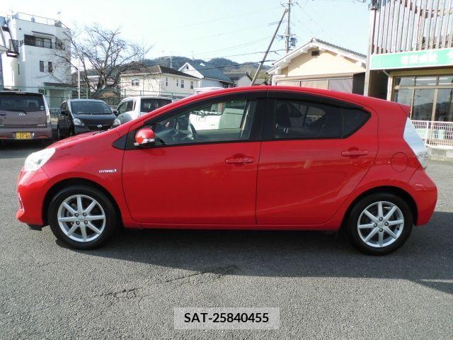 Toyota AQUA 2012-11 255906-7