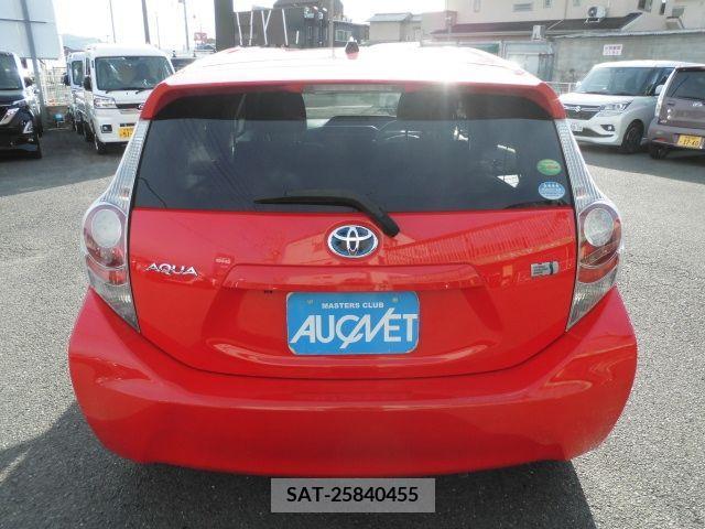 Toyota AQUA 2012-11 255906-8