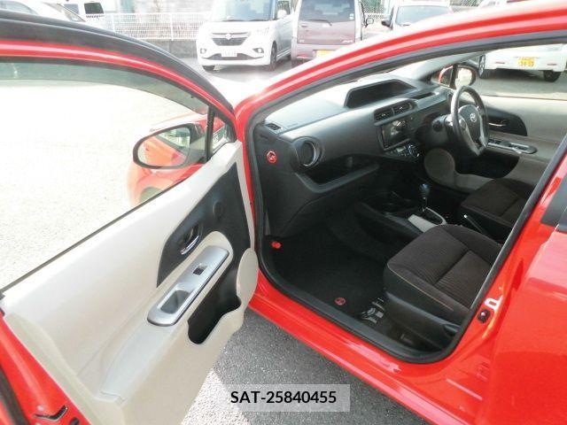 Toyota AQUA 2012-11 255906-9