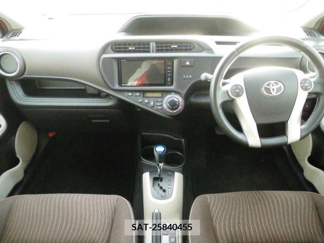 Toyota AQUA 2012-11 255906-10