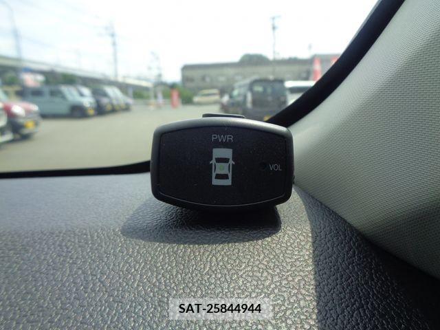 Toyota RACTIS 2012-04 366863-27