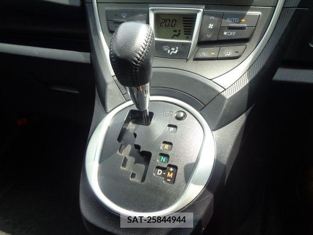 Toyota RACTIS 2012-04 366863-21