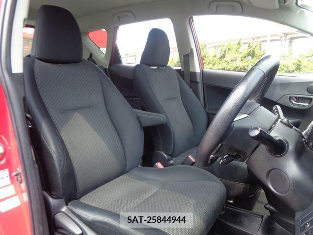 Toyota RACTIS 2012-04 366863-11