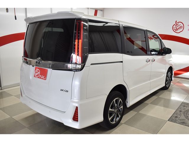 Toyota NOAH 2019-03 193744-21