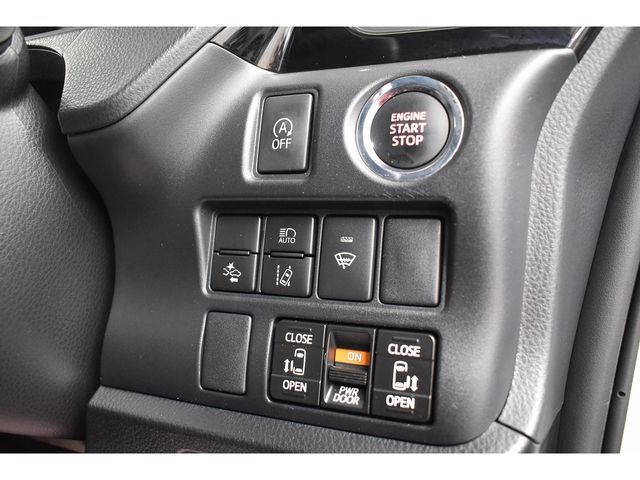 Toyota NOAH 2019-03 193744-5