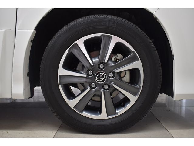 Toyota NOAH 2019-03 193744-2
