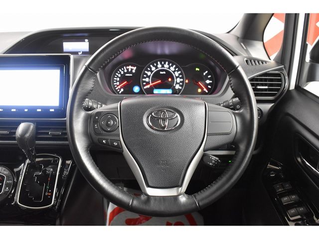 Toyota NOAH 2019-03 193744-4