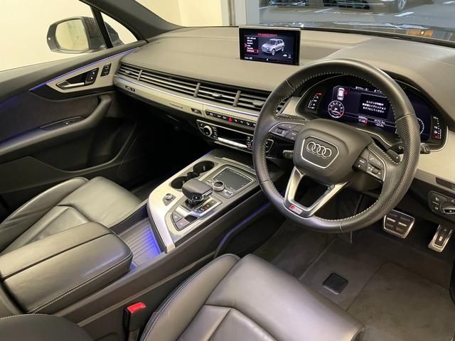 Audi Q7 2018-03 11065-7