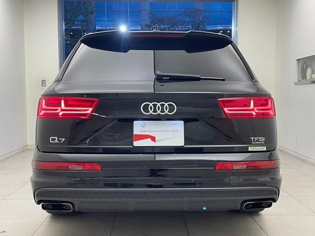 Audi Q7 2018-03 11065-3