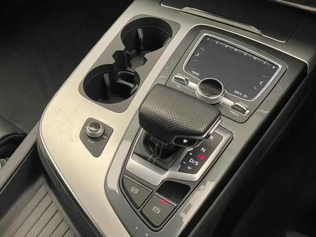Audi Q7 2018-03 11065-12
