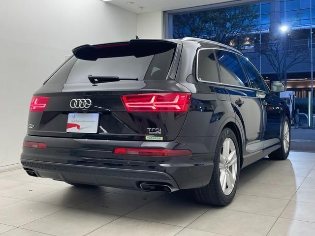 Audi Q7 2018-03 11065-1