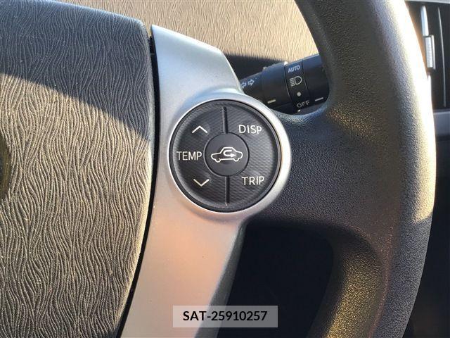 Toyota PRIUS 2015-06 322067-11