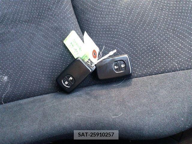 Toyota PRIUS 2015-06 322067-19