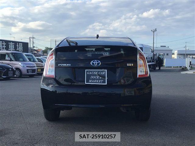 Toyota PRIUS 2015-06 322067-3