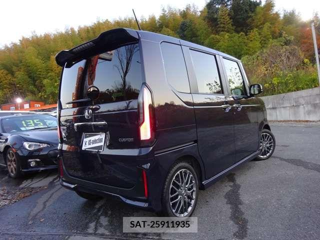 Honda N BOX CUSTOM 2023-10 208779-5