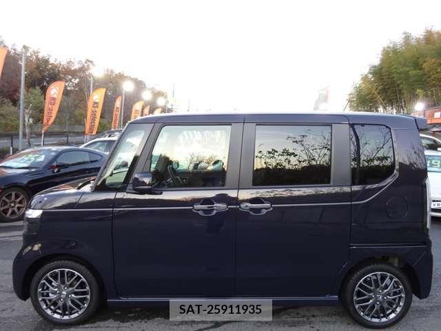 Honda N BOX CUSTOM 2023-10 208779-9
