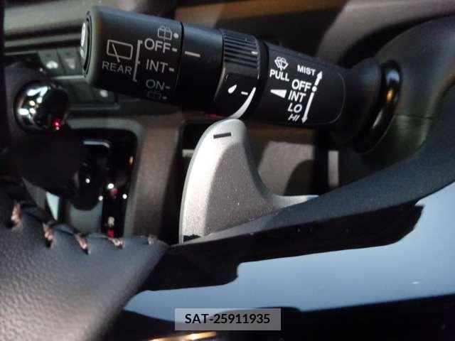 Honda N BOX CUSTOM 2023-10 208779-19