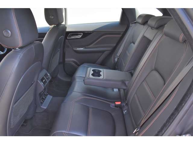 Jaguar F-PACE 2020-07 1255-11