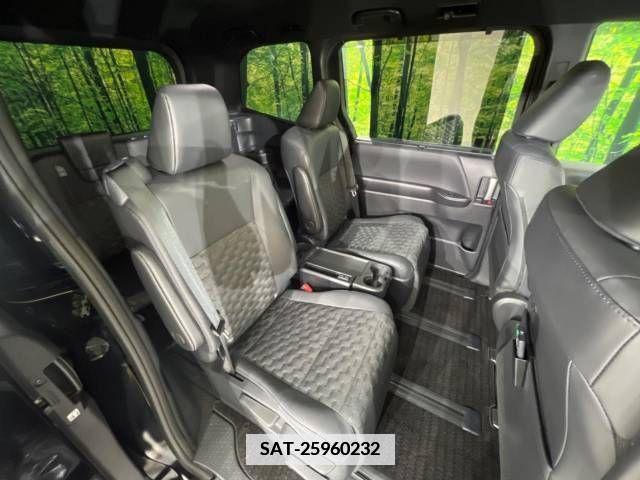Toyota VOXY 2023-02 370365-9
