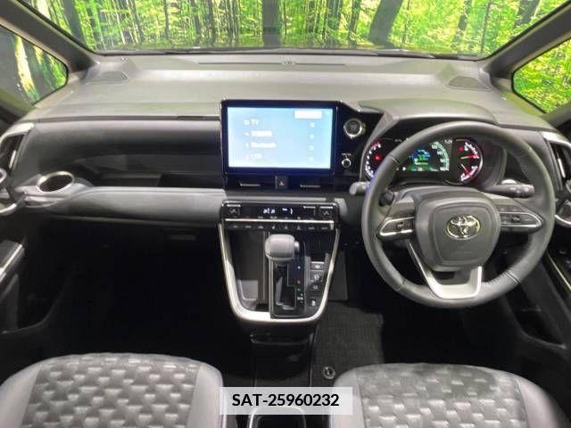 Toyota VOXY 2023-02 370365-1