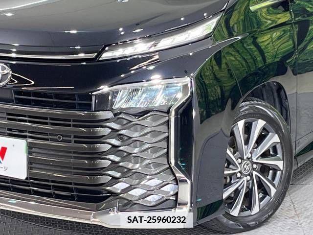 Toyota VOXY 2023-02 370365-13