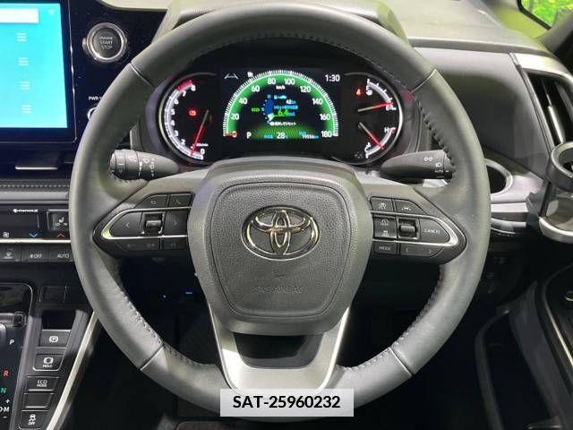 Toyota VOXY 2023-02 370365-12