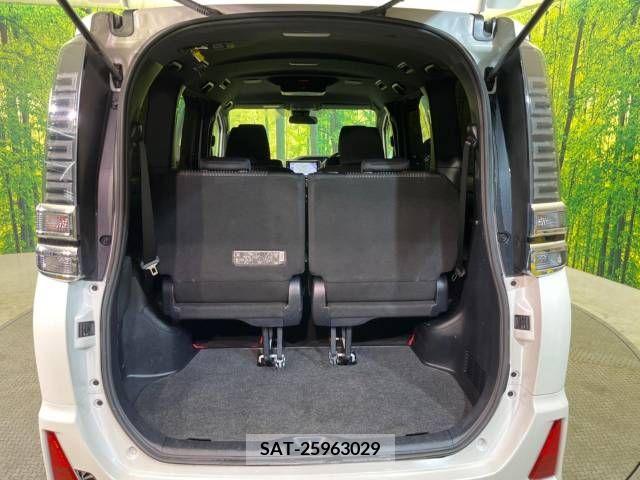 Toyota VOXY 2018-09 385165-11