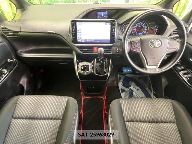 Toyota VOXY 2018-09 385165-1