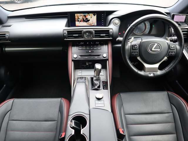 Lexus IS 2016-12 22331-7