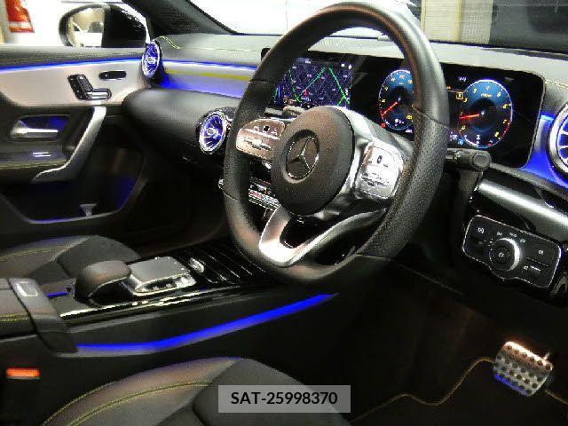 Mercedes Benz A-CLASS 2018-12 206469-11