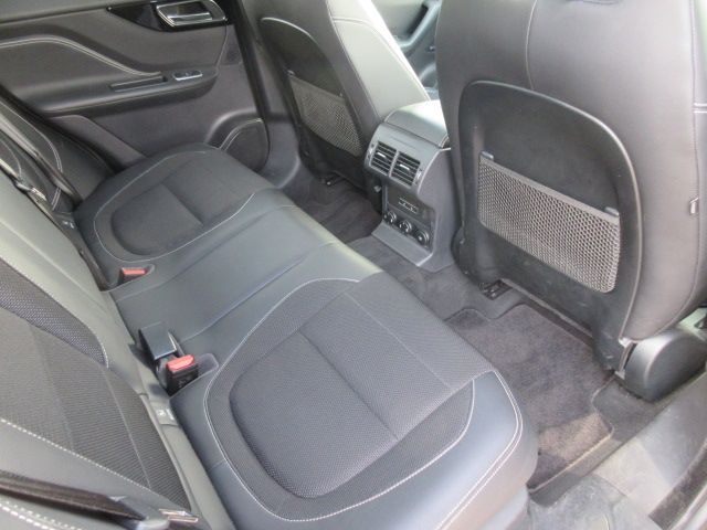 Jaguar F-PACE 2018-11 187278-23