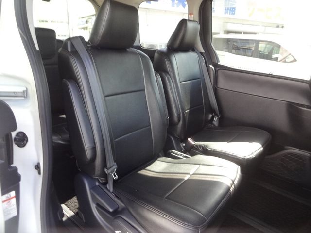 Toyota VOXY 2015-08 6819-5