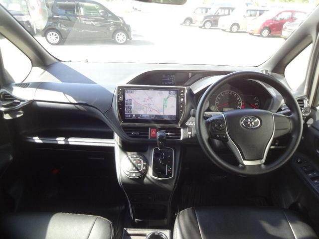 Toyota VOXY 2015-08 6819-2