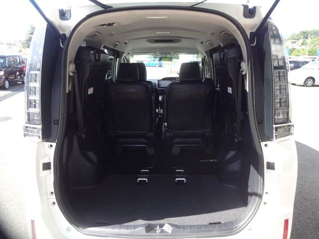 Toyota VOXY 2015-08 6819-7