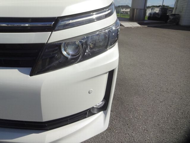 Toyota VOXY 2015-08 6819-26
