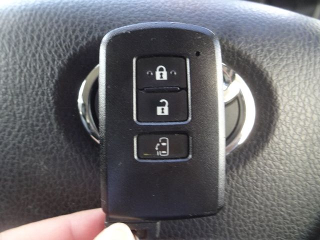 Toyota VOXY 2015-08 6819-17