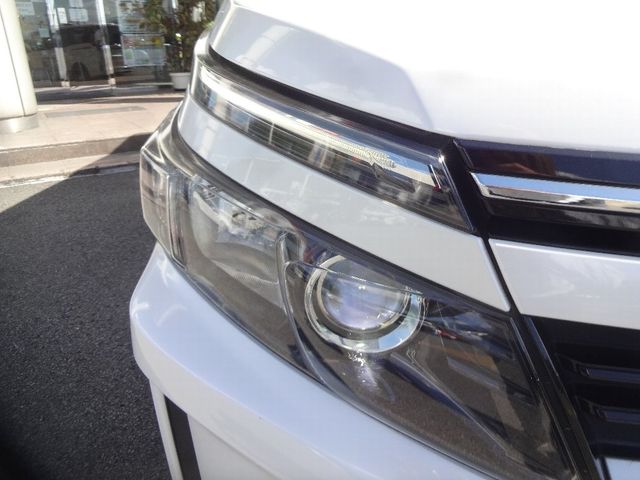 Toyota VOXY 2015-08 6819-27