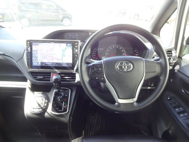 Toyota VOXY 2015-08 6819-8