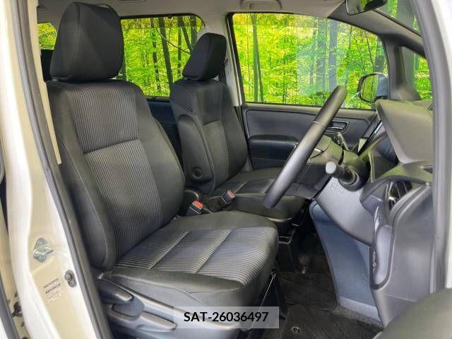 Toyota VOXY 2015-12 288902-7