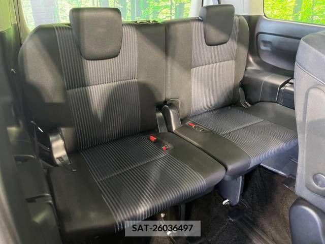 Toyota VOXY 2015-12 288902-9