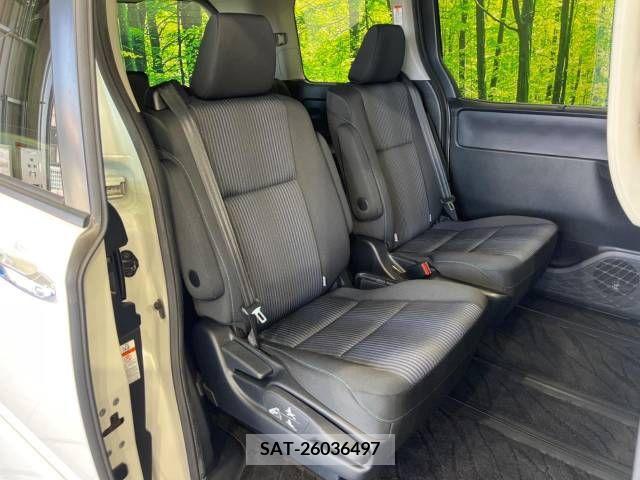 Toyota VOXY 2015-12 288902-8