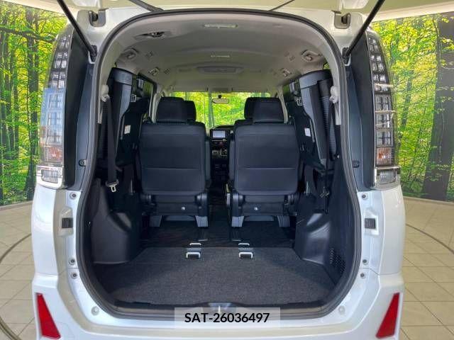 Toyota VOXY 2015-12 288902-10