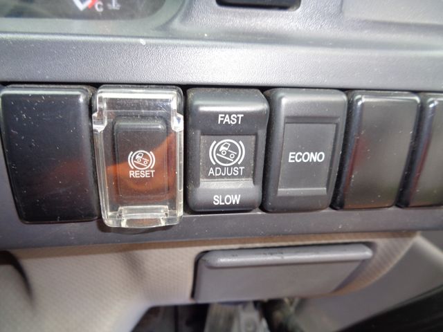 Isuzu ELF TRUCK 2016-10 15977-11